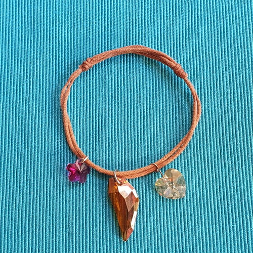 Adjustable bracelet used with brown and multicolor crystals