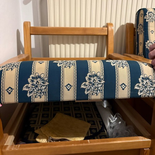 Sofa bed set and 2 armchairs like new