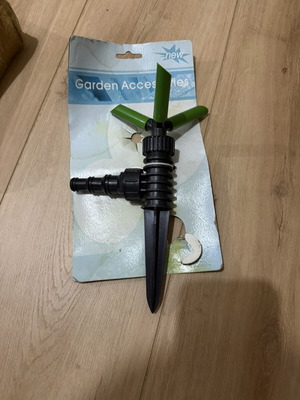 Sprinkler new with damaged packaging, unopened