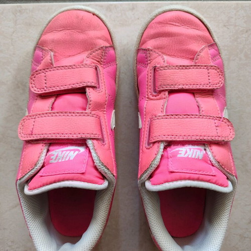 Nike athletic shoes used, size 33, white and pink