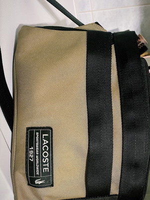 Τσαντάκι Lacoste χιαστί σαν καινούργιο, μπεζ