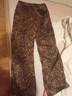 Wide-leg pants Mango with leopard print like new, size 36