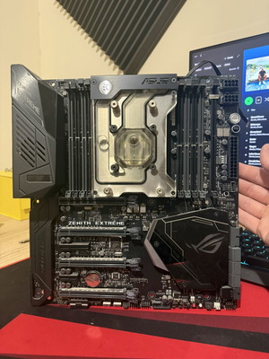 Asus Zenith Extreme X399 motherboard with Ryzen Threadripper 2950x and EK waterblock used