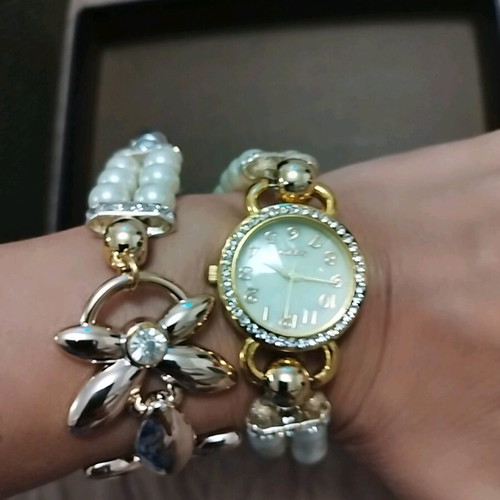 Bracelet watch new with pearls and gold details for women