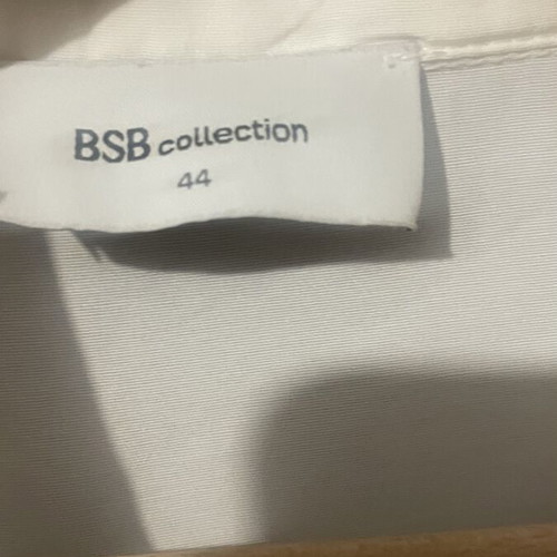 BSB White Sleeveless Shirt like new with rhinestone buttons