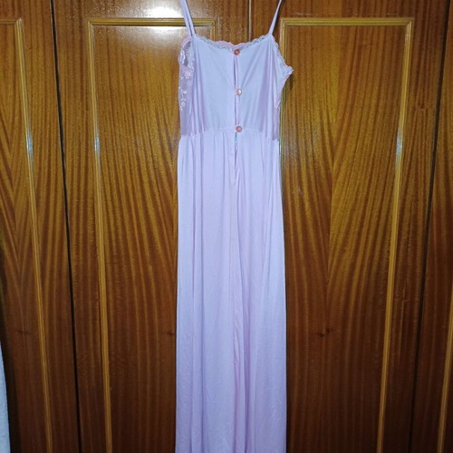 Pink nightdress dress like new, size Medium to Large