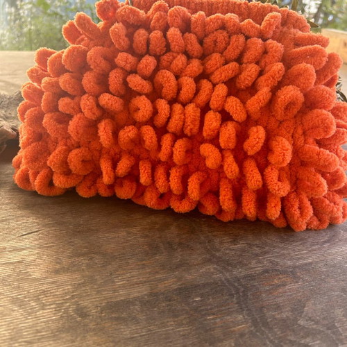 Puffy orange handbag new with lining and chain