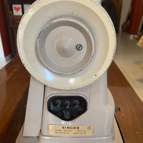 Two Singer sewing machines used, models 404 M13 and 8618 Electronic