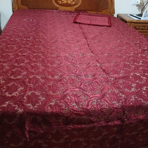 Chenille quilt burgundy with pillowcase, like new
