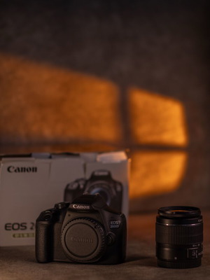 Canon EOS 2000D DSLR Kit 18-55mm like new