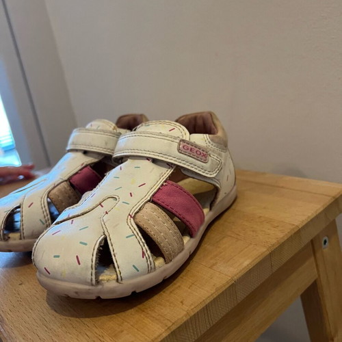 Geox sandals used for girl size 25 white