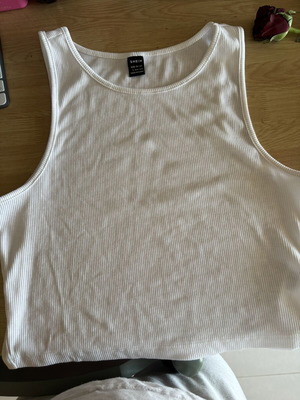 T-shirts pack of 2 with Caudalie fan gift like new, size large