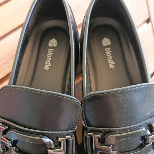 Women's black leather loafers like new Blondie