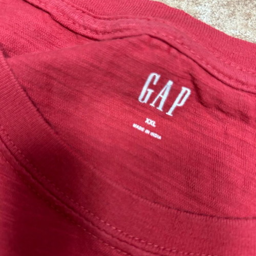 GAP XXL T-shirts like new, 1 red with palms and 1 grey with Canada print