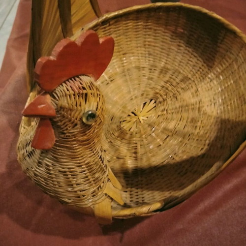 Easter wicker basket shaped like a hen like new