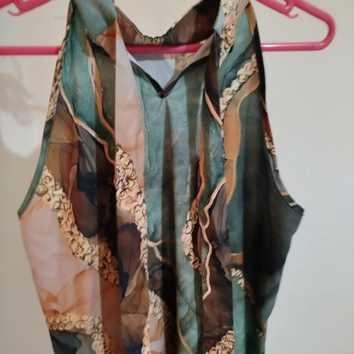 Shein dress size L new, loose style, knee length