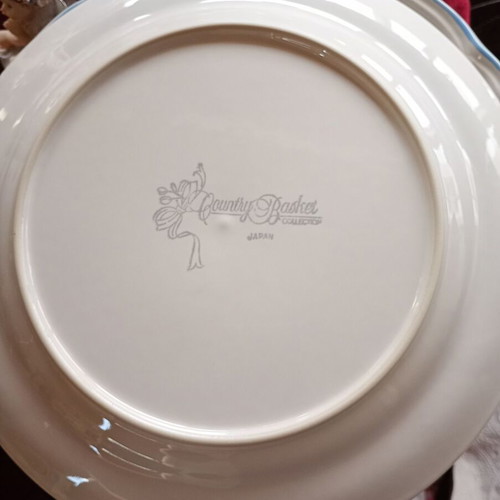 Porcelain plates like new, pack of 9, made in Japan, 27 cm diameter