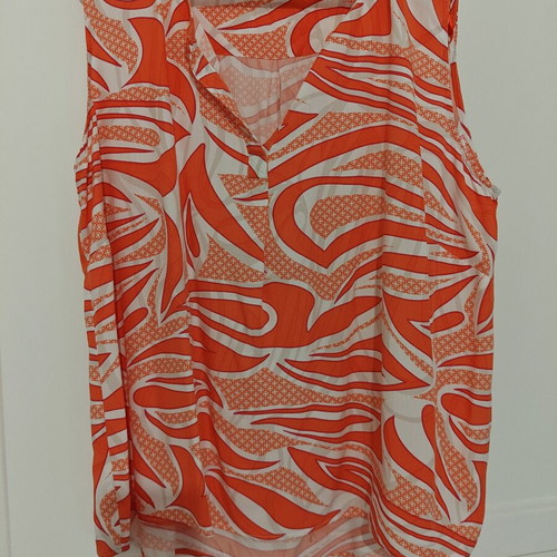 Top Laura Torelli like new, white and red viscose fabric, size XL