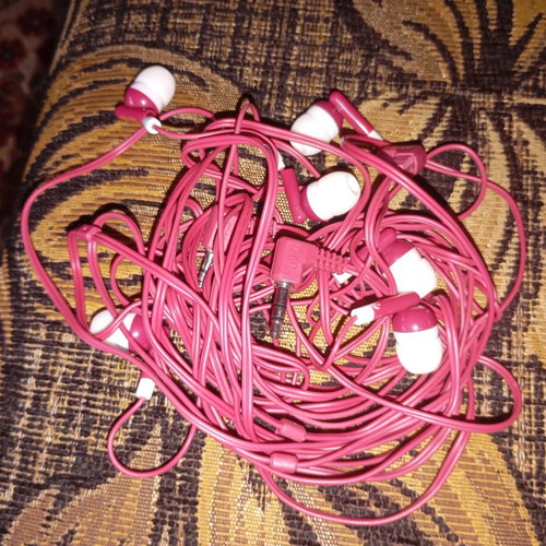 Wired in-ear headphones set of three, like new, pink with white silicone tips