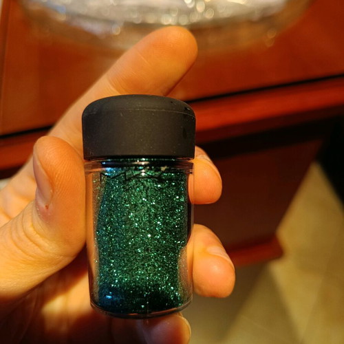 MAC glitter eyeshadow like new, full quantity