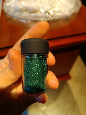 MAC glitter eyeshadow like new, full quantity