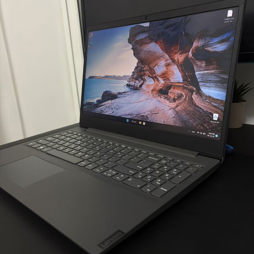 Laptop Lenovo Ryzen 3 12GB RAM 250GB SSD Windows 11 Office μεταχειρισμένο