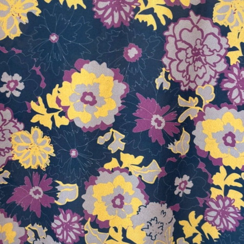 Floral blouse like new with thin fabric and beautiful colors