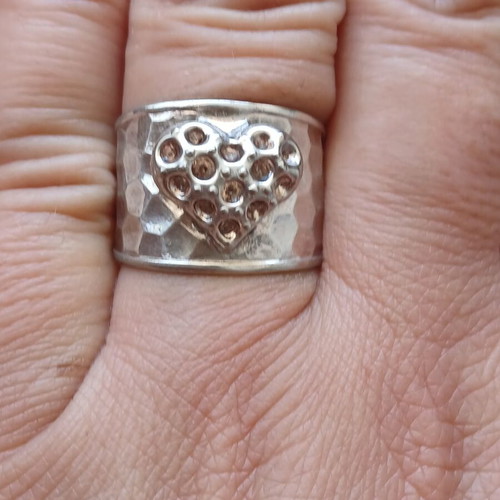 Ray-Ban hammered 925 silver ring with heart design