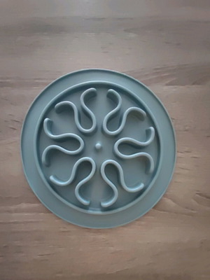 Trixie slow feeding pet bowl like new, silicone 24 cm