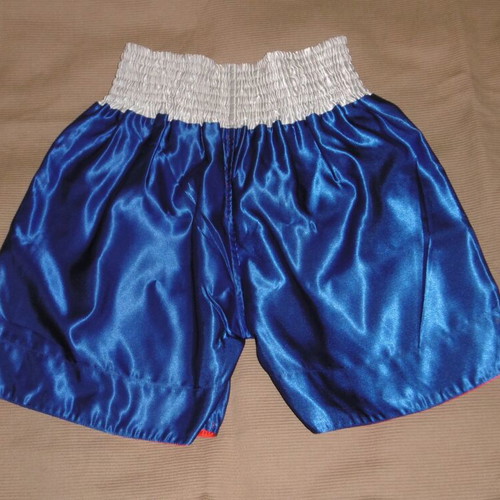 Boxing shorts two-sided like new, size medium