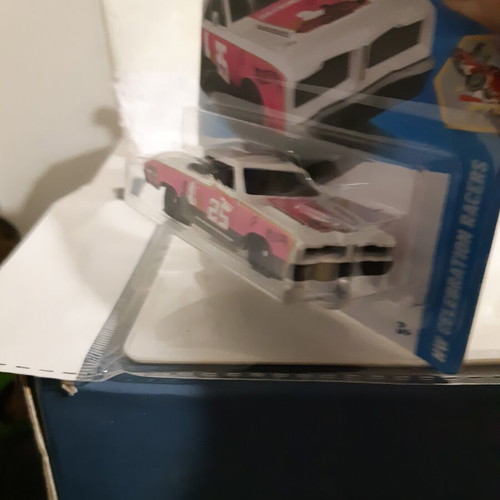 Hot Wheels Dodge Charger 500 1969 and Brazilian 1974 toy cars, pack of 2