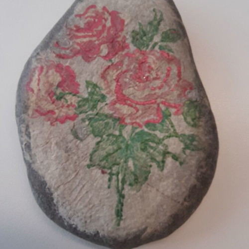 Natural sea stone with handmade rose bouquet decoration