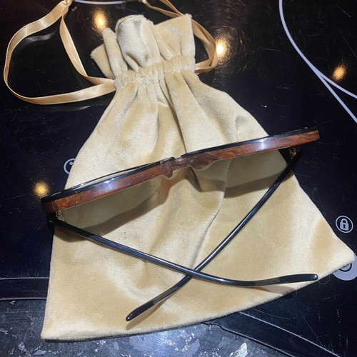 Gucci oversized sunglasses used, black with brown interior