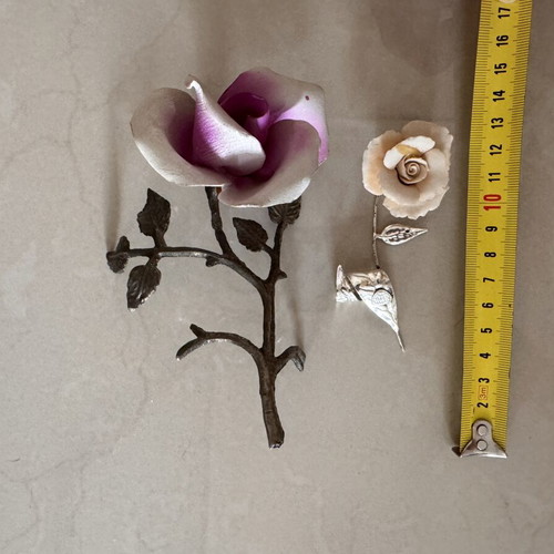 Decorative flowers like new, set of two