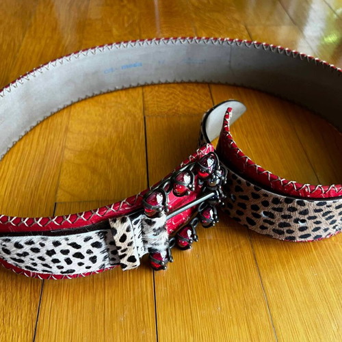 Vintage belt red with leopard synthetic like new, size 85