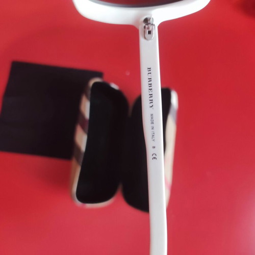 Burberry sunglasses B 4067 white like new with case