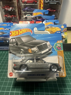 Hotwheels Mercedes Benz 500E like new