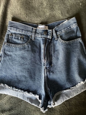No Thinkin shorts size XS like new, 100% cotton, blue