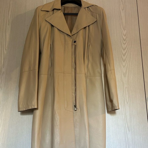 Genuine leather Italian vintage trench coat with belt, size 44, like new, beige