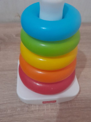 Fisher-price πυραμίδα μεταχειρισμένη με 5 χρωματιστούς κρίκους