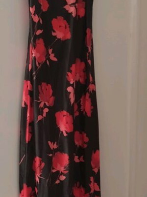 Maxi floral dress like new, size M, black and red
