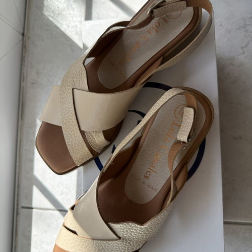 Lola Canales women's sandals size 38 like new, beige