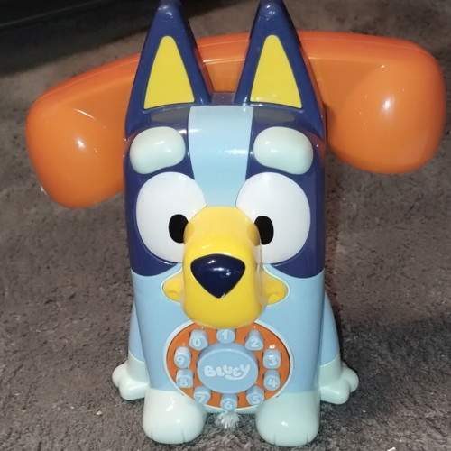 Bluey phone used, cord cut, needs batteries