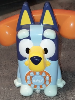Bluey phone used, cord cut, needs batteries