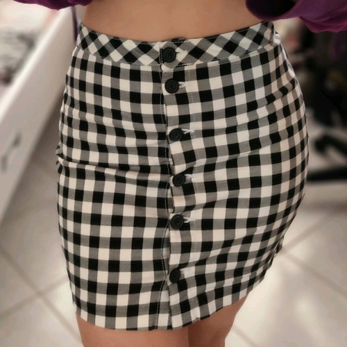 Checked black and white skirt like new, size 38 from H&M