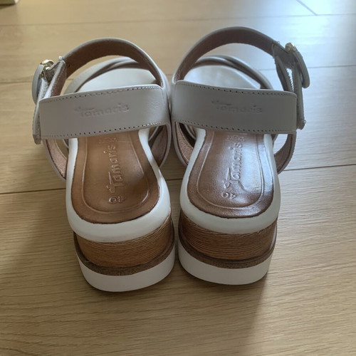 Tamaris white leather platform sandals like new, size 40