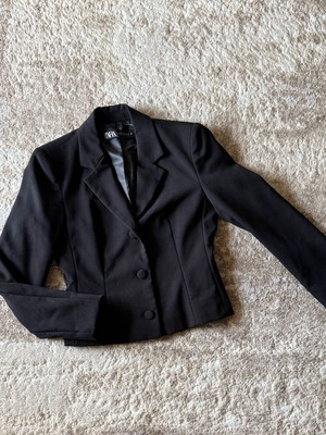 Zara jacket like new, size small, black