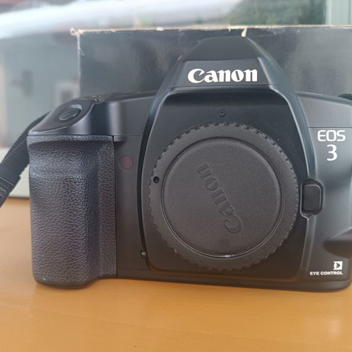 Canon EOS 3 35mm SLR camera like new