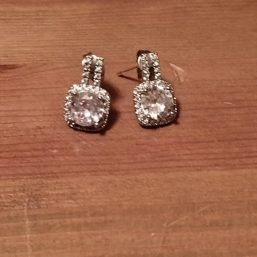 Earrings sparkling, like new, unworn