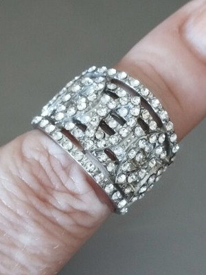 Showy stainless steel ring with zircon stones like new, Elegance